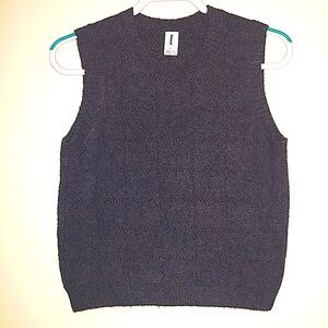 New!!! Sleeveless Grey Sweater NWT. Large